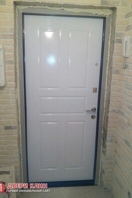 Входная дверь в квартиру с МДФ цвета белый шелк