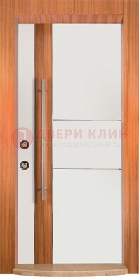 Белая входная дверь c МДФ панелью ЧД-09 в частный дом в Санкт-Петербурге