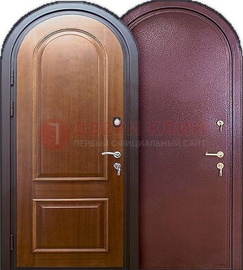 Железная арочная дверь с МДФ внутри ДА-14 в Санкт-Петербурге