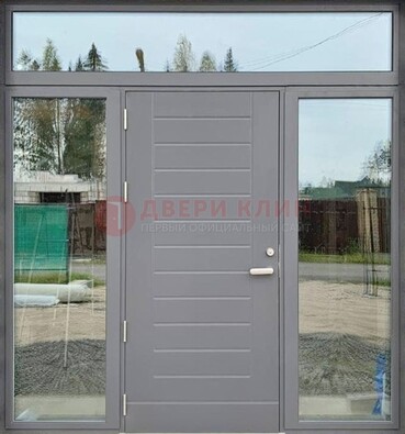 Серая стальная дверь с панелью МДФ и стеклянными фрамугами ДФГ-28 в Санкт-Петербурге