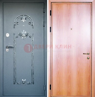 Железная дверь с ковкой ламинат внутри ДК-11 в квартиру в Санкт-Петербурге