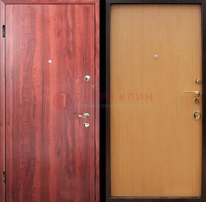 Красная железная дверь с ламинатом ДЛ-3 в Санкт-Петербурге