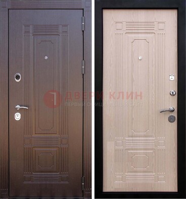 Коричневая входная дверь с МДФ ДМ-173 для кирпичного дома в Санкт-Петербурге