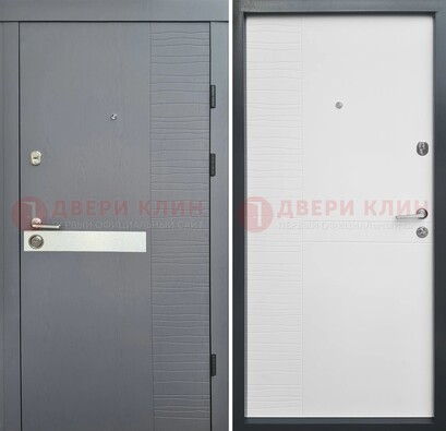 Серая металлическая дверь с белой резной МДФ панелью ДМ-215 в Санкт-Петербурге