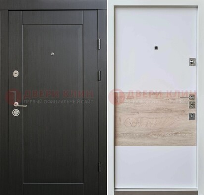 Черная металлическая дверь с белой МДФ внутри ДМ-230 в Санкт-Петербурге