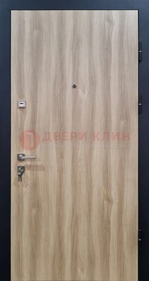 Светлая металлическая дверь с МДФ ДМ-340 в Санкт-Петербурге