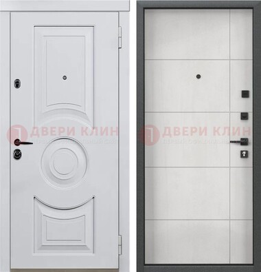 Белая железная дверь с МДФ в квартиру ДМ-463 в Санкт-Петербурге