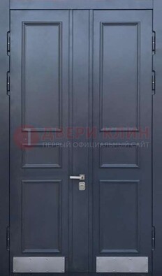 Черная двухстворчатая дверь для улицы с МДФ ДМ-535 в Санкт-Петербурге