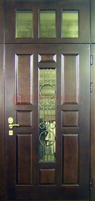 Парадная дверь со стеклянными вставками и ковкой ДПР-1 в офисное здание в Санкт-Петербурге