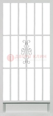 Белая стальная решетчатая дверь с ковкой ДР-35 в Санкт-Петербурге