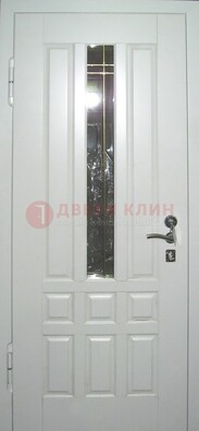 Белая металлическая дверь со стеклом ДС-1 в загородный дом в Санкт-Петербурге