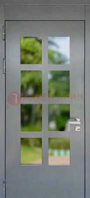 Серая металлическая дверь со стеклом ДС-78 в Санкт-Петербурге