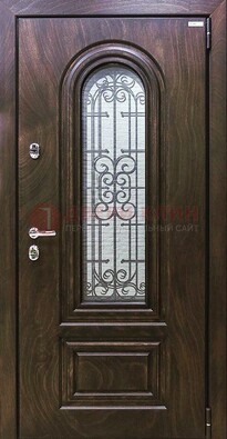 Темная филенчатая железная дверь со стеклом и ковкой ДСК-102 в Тамбове