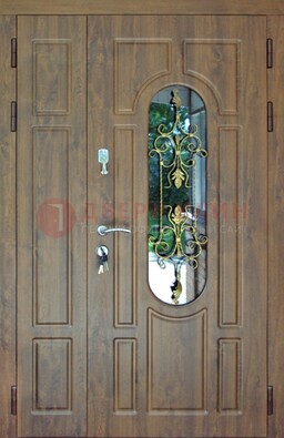 Коричневая полуторная дверь со стеклом и ковкой ДСК-198 в Самаре