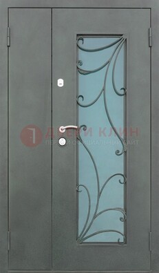 Двухстворчатая железная дверь со стеклом и ковкой ДСК-40 в Санкт-Петербурге