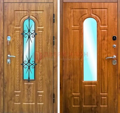 Входная дверь со стеклом и ковкой ДСК-54 для частного дома в Тамбове