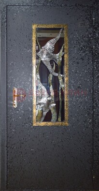 Металлическая дверь со стеклом и ковкой ДСК-82 для крыльца в Санкт-Петербурге