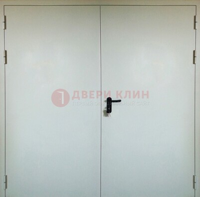 Белая металлическая противопожарная дверь ДТ-8 в Санкт-Петербурге